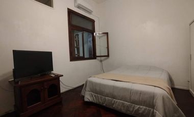 CARACAS al 400, FLORES. alquiler temporario c/patio propio