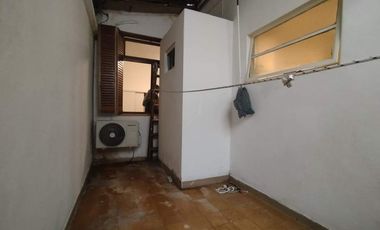 CARACAS al 400, FLORES. alquiler temporario c/patio propio