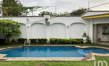 Casa en Venta con Alberca y Jardín en Zona Norte de Cuernavaca.