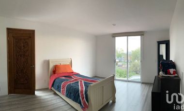 Casa en Venta con Alberca y Jardín en Zona Norte de Cuernavaca.
