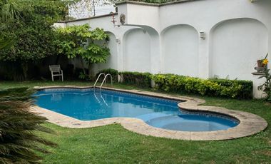 Casa en Venta con Alberca y Jardín en Zona Norte de Cuernavaca.