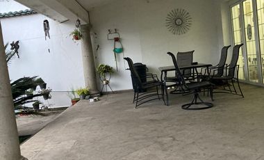 Casa en Venta con Alberca y Jardín en Zona Norte de Cuernavaca.