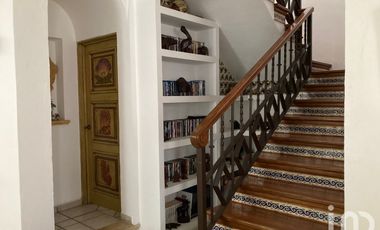 Casa en Venta con Alberca y Jardín en Zona Norte de Cuernavaca.