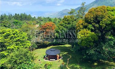 Se Vende Moderna y Amplia Casa en Altos del Maria