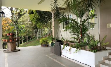 Se Vende Moderna y Amplia Casa en Altos del Maria