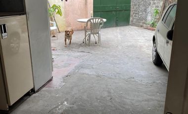 CASA DE 3 AMB. CON GRAN QUINCHO EN BANFIELD