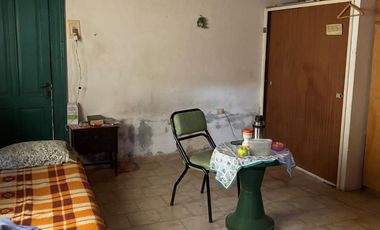 CASA DE 3 AMB. CON GRAN QUINCHO EN BANFIELD