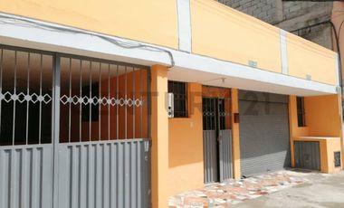 Casa independiente en venta de 250 m2 sector Bellavista de San Juan de Calderón