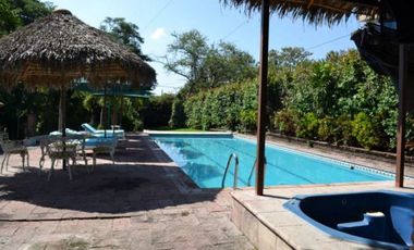 Casa Terreno Finca Huerta con  Alberca Cancha de Tenis, Todos los Servicios