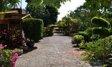 Casa Terreno Finca Huerta con  Alberca Cancha de Tenis, Todos los Servicios