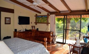 Casa Terreno Finca Huerta con  Alberca Cancha de Tenis, Todos los Servicios
