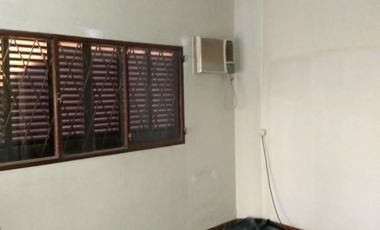 CASA  DE 3 AMB.EN  ALQUILER