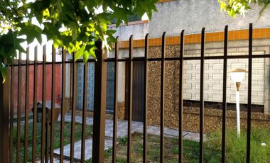 CASA  DE 3 AMB.EN  ALQUILER