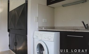 Chalet de estilo Neo Clásico construido en altura en el médano.