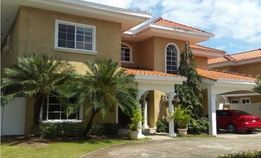 VENTA CASA EN COSTA DEL ESTE CON PISCINA 4 RECAMARAS