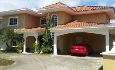 VENTA CASA EN COSTA DEL ESTE CON PISCINA 4 RECAMARAS