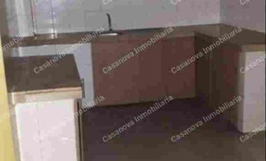 Venta de Casa Rentera en Sauces 6, cerca a Tía de la calle principal