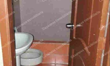 Venta de Casa Rentera en Sauces 6, cerca a Tía de la calle principal