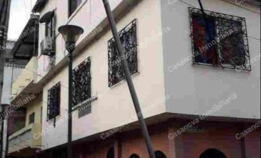 Venta de Casa Rentera en Sauces 6, cerca a Tía de la calle principal