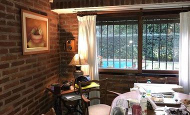 Chalet 2 plantas,3 dormit. 3 baños,playroom, jardín parrilla, quincho y pileta.