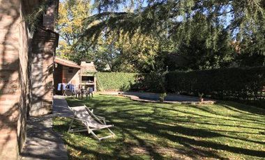 Chalet 2 plantas,3 dormit. 3 baños,playroom, jardín parrilla, quincho y pileta.