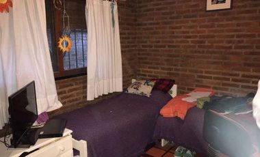 Chalet 2 plantas,3 dormit. 3 baños,playroom, jardín parrilla, quincho y pileta.