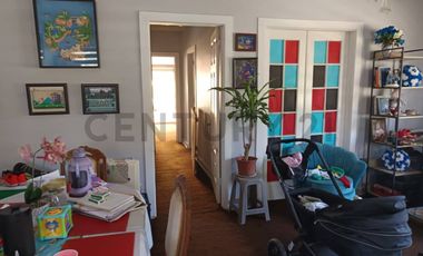Se Vende Amplia Casa 180m2., Thompson, Pleno Centro Quilpué.