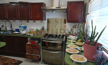 Se Vende Amplia Casa 180m2., Thompson, Pleno Centro Quilpué.