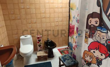 Se Vende Amplia Casa 180m2., Thompson, Pleno Centro Quilpué.