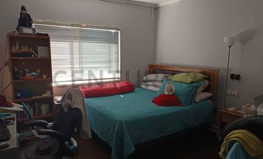 Se Vende Amplia Casa 180m2., Thompson, Pleno Centro Quilpué.