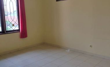 Disewakan Rumah Bangunan 2 Lantai Lokasi Di Nginden Intan Barat, SBY