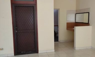 Disewakan Rumah Bangunan 2 Lantai Lokasi Di Nginden Intan Barat, SBY