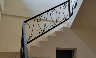 Disewakan Rumah Bangunan 2 Lantai Lokasi Di Nginden Intan Barat, SBY