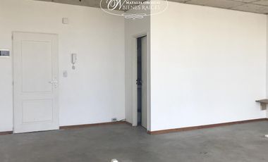 Oficina/ Local 42 mtrs cubiertos/ Ideal consultorio- Moreno
