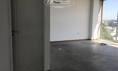 Oficina/ Local 42 mtrs cubiertos/ Ideal consultorio- Moreno