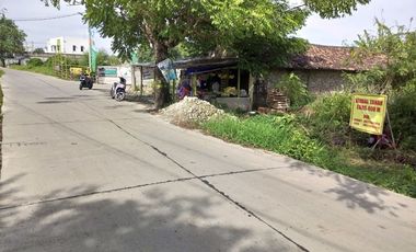 Tanah 400 m Pinggir Jalan Raya Bangdes Dekat Terminal Pakupatan