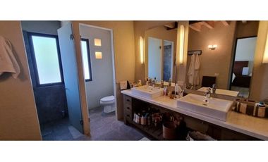 CASA EN VENTA CON VISTA AL LAGO