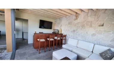 CASA EN VENTA CON VISTA AL LAGO