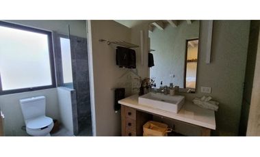 CASA EN VENTA CON VISTA AL LAGO