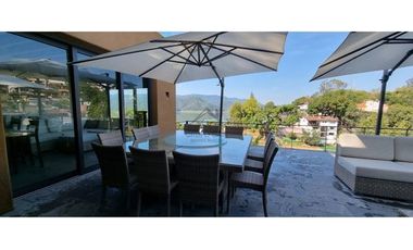 CASA EN VENTA CON VISTA AL LAGO