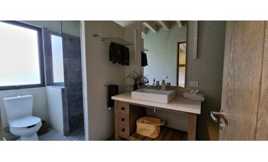 CASA EN VENTA CON VISTA AL LAGO