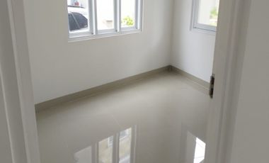 Rumah Hadap Utara LB 185 SHM 6 Menit ke MargoCity Siap KPR J-14184