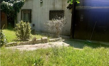 Chalet 3 ambientes con quincho ubicado sobre dos lotes/ El Tejado
