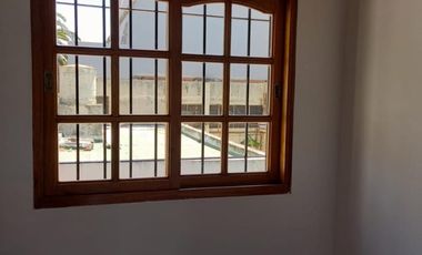 DUPLEX 2 AMBIENTES AL FRENTE CON PATIO