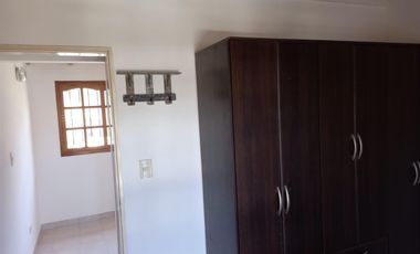 DUPLEX 2 AMBIENTES AL FRENTE CON PATIO