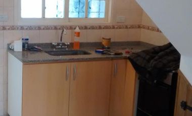 DUPLEX 2 AMBIENTES AL FRENTE CON PATIO