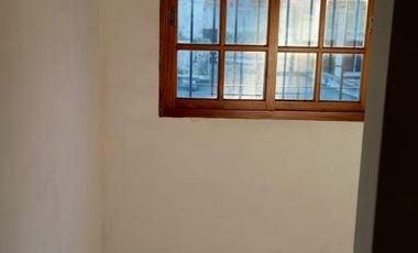 DUPLEX 2 AMBIENTES AL FRENTE CON PATIO