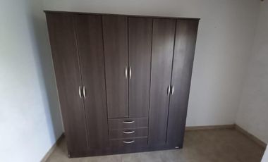 DUPLEX 2 AMBIENTES AL FRENTE CON PATIO