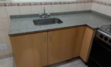 DUPLEX 2 AMBIENTES AL FRENTE CON PATIO