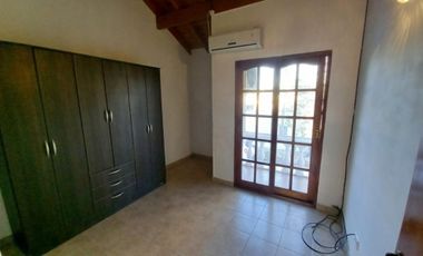 DUPLEX 2 AMBIENTES AL FRENTE CON PATIO